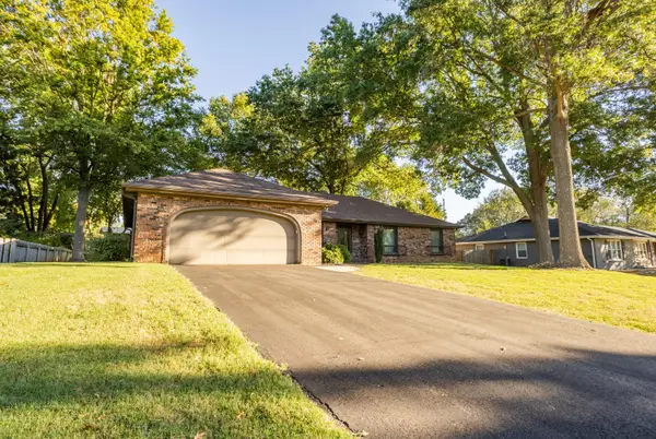 1785 E Lakewood Street, Springfield, MO 65804