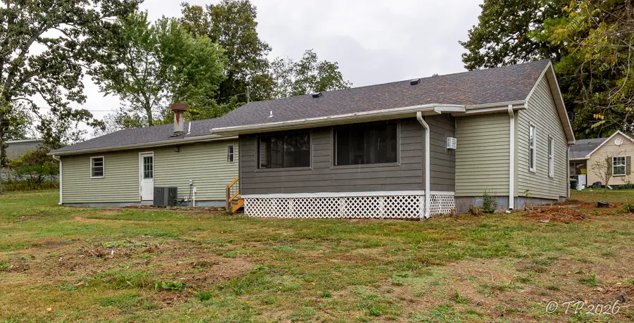102 S Vandiver Avenue, West Plains, MO 65775 - #2