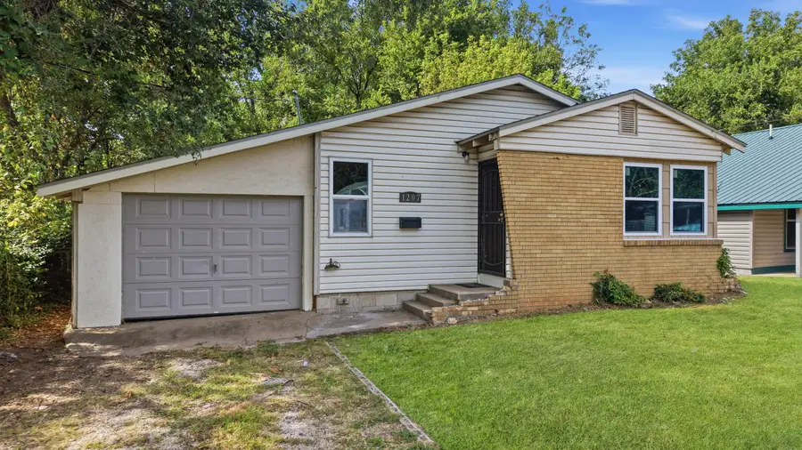 1207 N Warren Avenue, Springfield, MO 65802 - #2