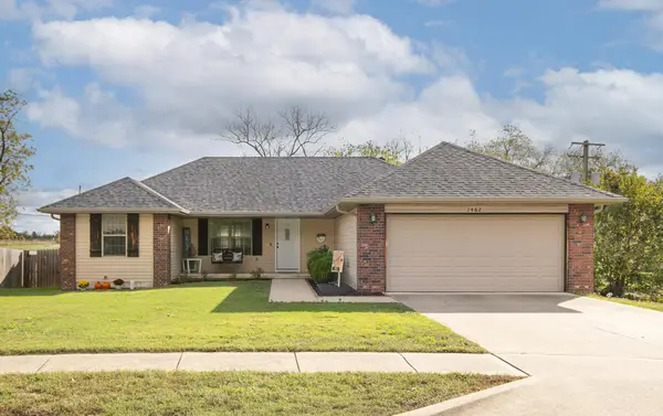 1462 S Tomahawk Avenue, Republic, MO 65738