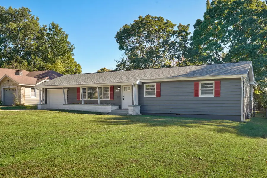 1824 E Crestview Street, Springfield, MO 65804 - #2