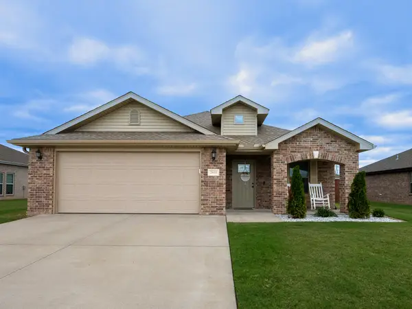 2015 Bogey Lane, Neosho, MO 64850