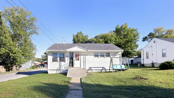 321 W Jefferson Street, Marshfield, MO 65706