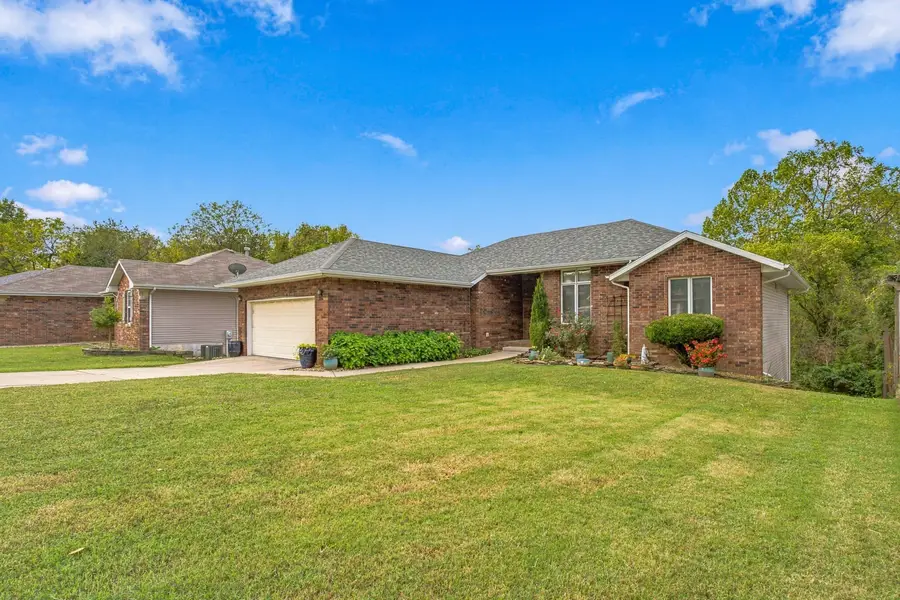 3327 S Lakeside Avenue, Springfield, MO 65804 - #2