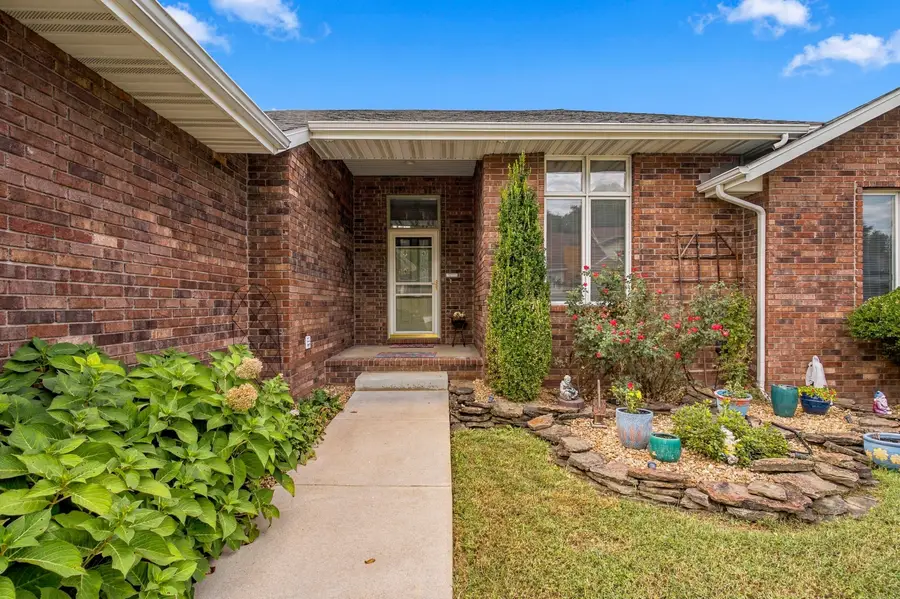 3327 S Lakeside Avenue, Springfield, MO 65804 - #3