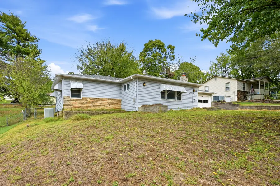 410 E Glenview Place, Neosho, MO 64850 - #2