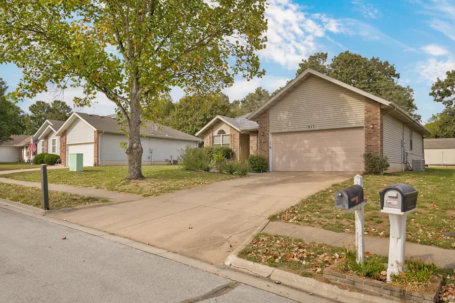 917 W Turnberry Boulevard, Ozark, MO 65721 - #2