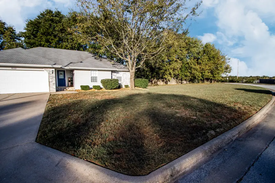 3839 S El Salvador Avenue, Springfield, MO 65807 - #3