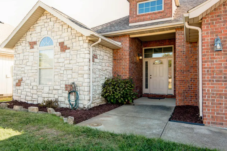 1136 S Elmwood Avenue, Springfield, MO 65804 - #2