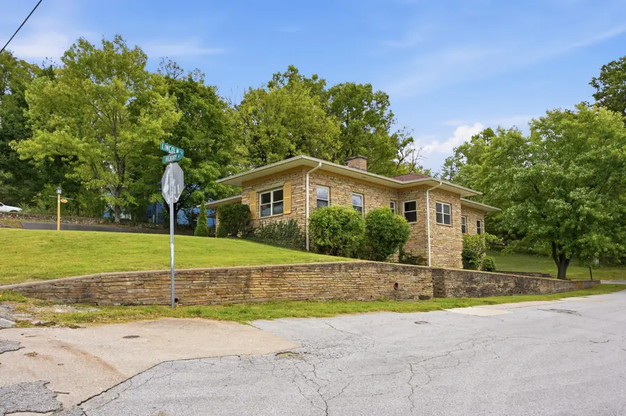 517 W Hickory Street, Neosho, MO 64850 - #3