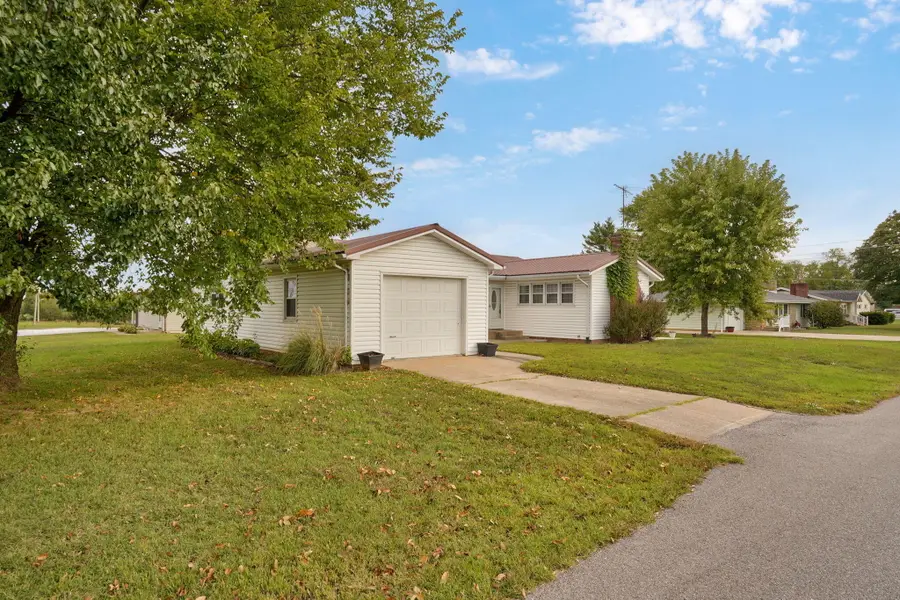 443 W Division Street, Mount Vernon, MO 65712 - #2