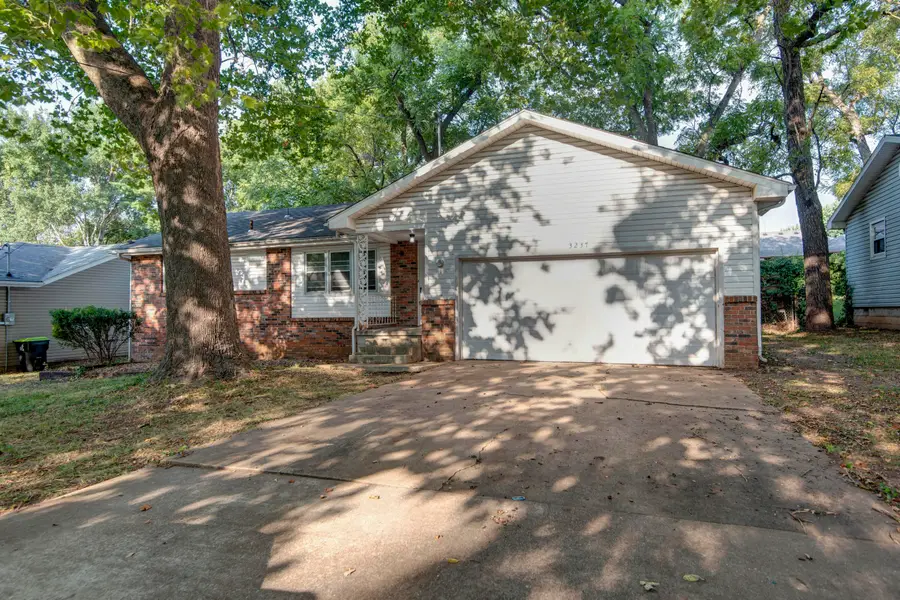 3237 S Ferguson Avenue, Springfield, MO 65807 - #2