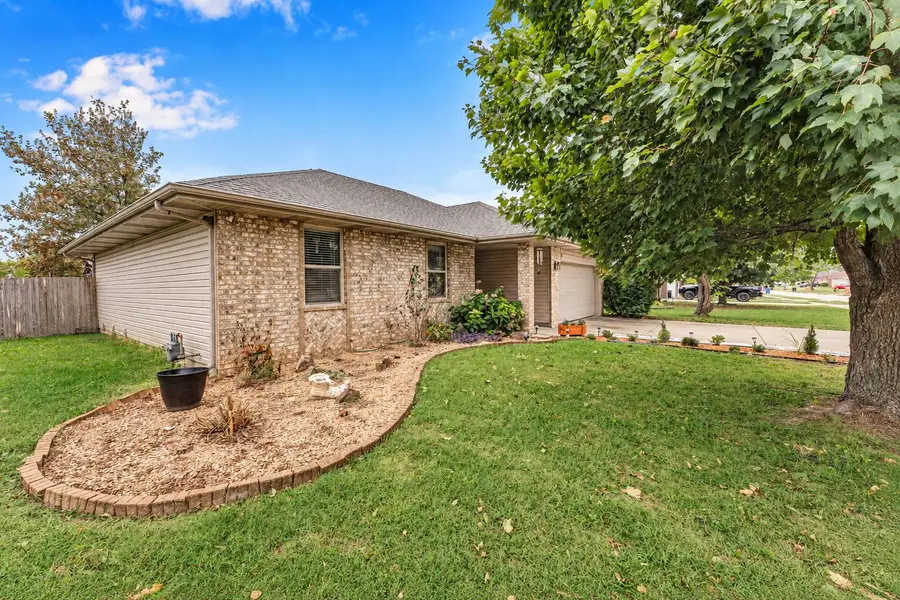 828 S Natalie Avenue, Springfield, MO 65802 - #2