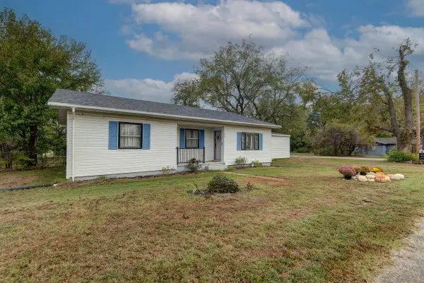 718 W Woodbine Road, Ash Grove, MO 65604