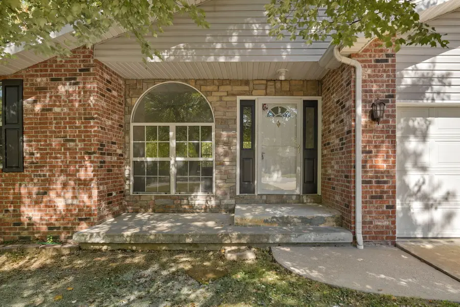 1425 S Thousand Oaks Drive, Nixa, MO 65714 - #3