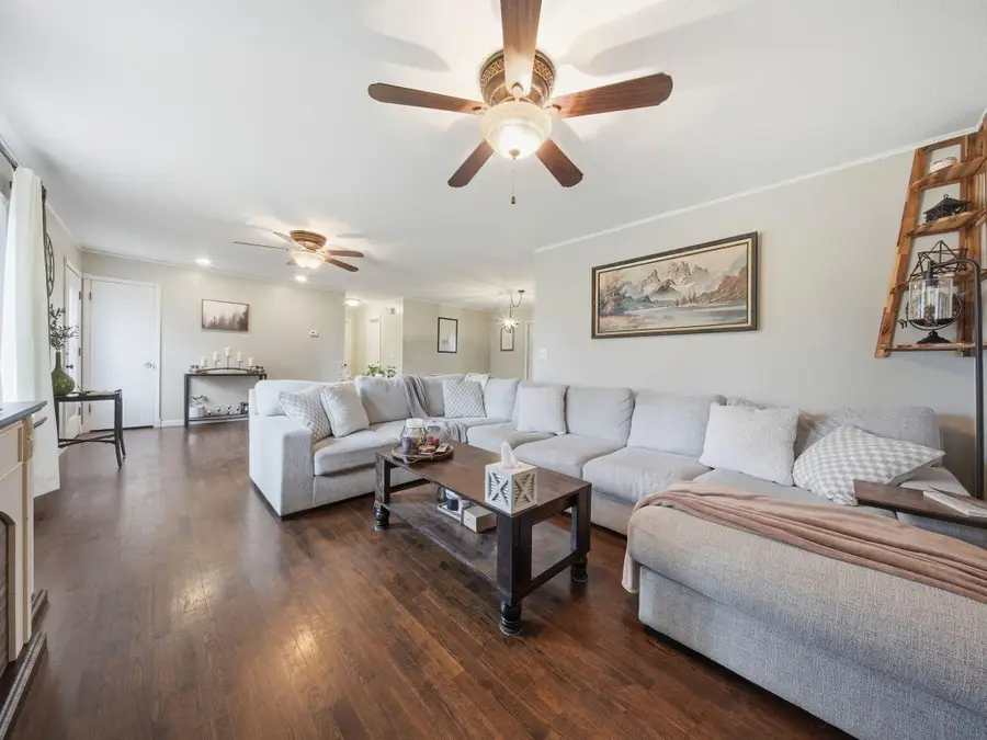 105 E Meadowbrook Avenue, Clever, MO 65631 - #3