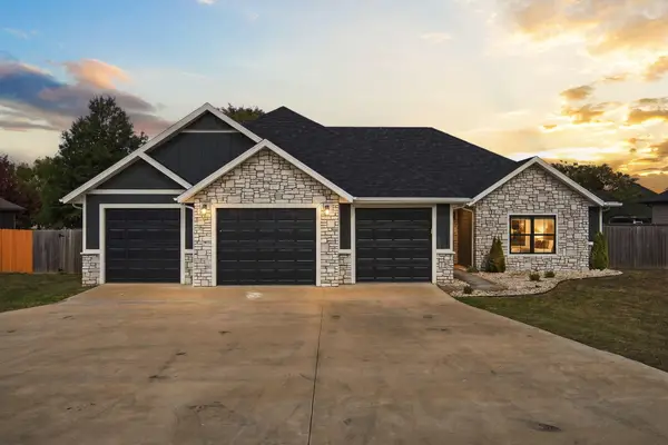 1521 W Jones Street, Bolivar, MO 65613