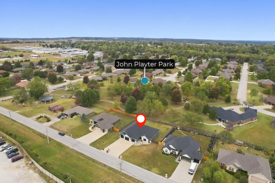 1521 W Jones Street, Bolivar, MO 65613 - #2