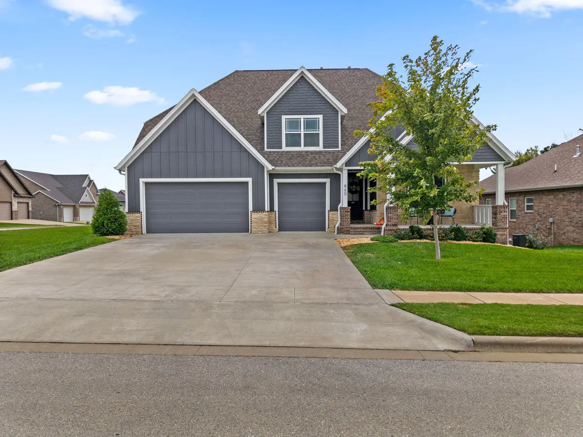 860 E Ashford Avenue, Nixa, MO 65714 - #1