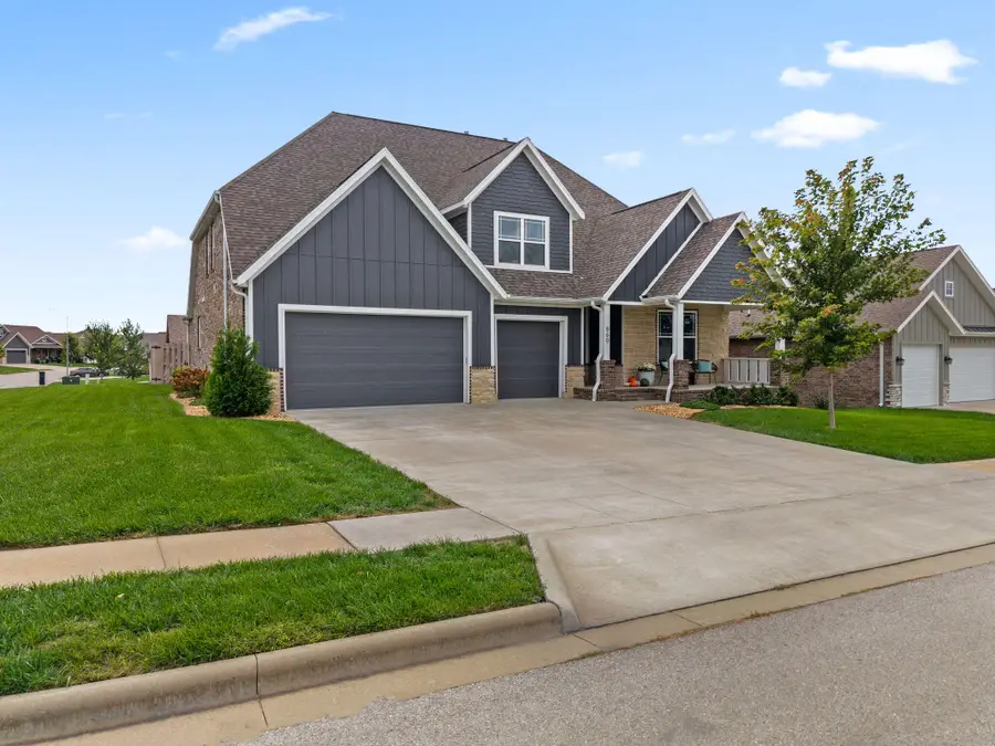860 E Ashford Avenue, Nixa, MO 65714 - #2