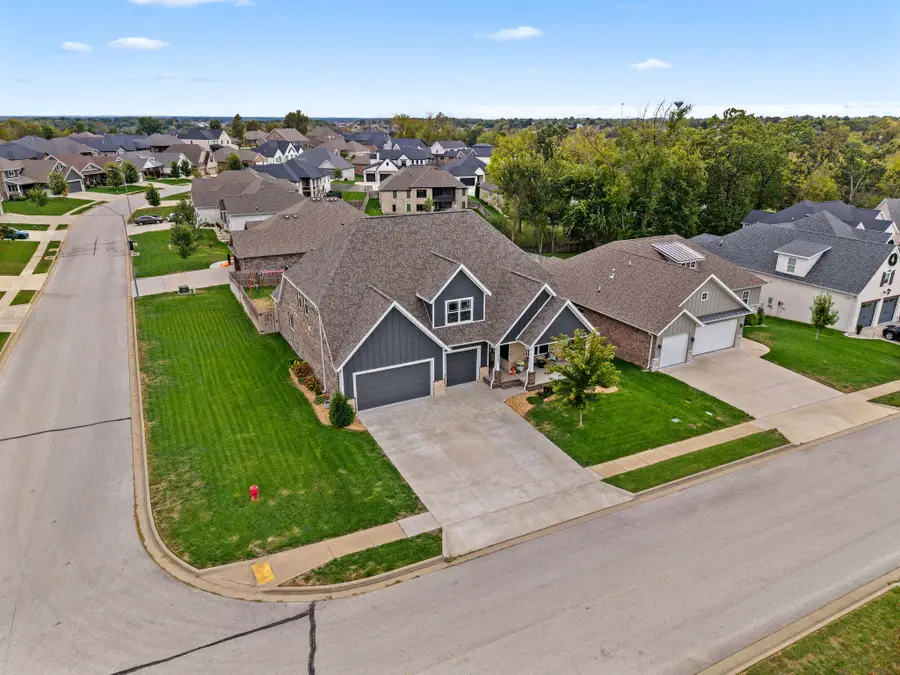 860 E Ashford Avenue, Nixa, MO 65714 - #3