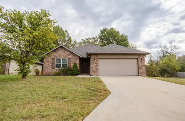1298 S Venice Avenue, Republic, MO 65738