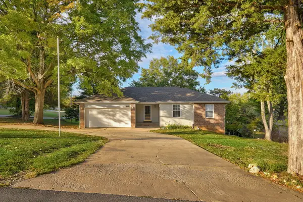 1103 E Lark Street, Ozark, MO 65721