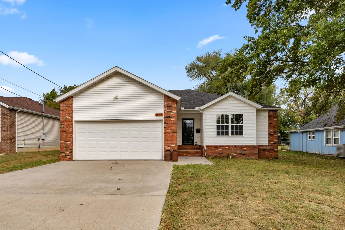 829 E Locust Street, Bolivar, MO 65613 - #1