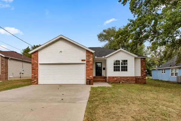 829 E Locust Street, Bolivar, MO 65613