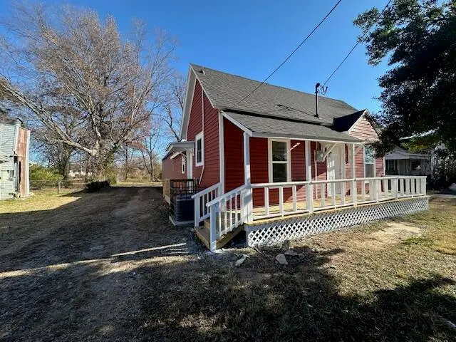 1010 N Dickerson Avenue, Springfield, MO 65803 - #2