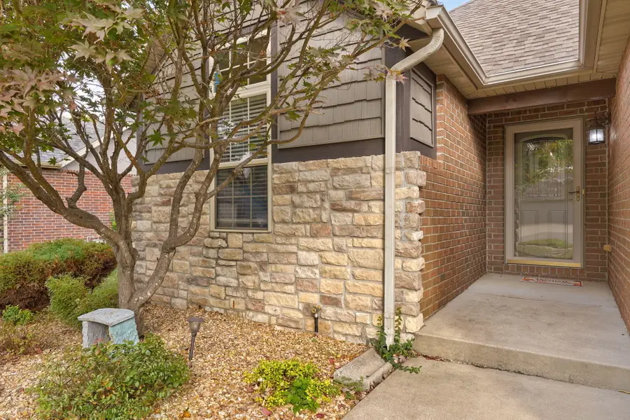 1163 S Maple Grove Avenue, Springfield, MO 65804 - #2