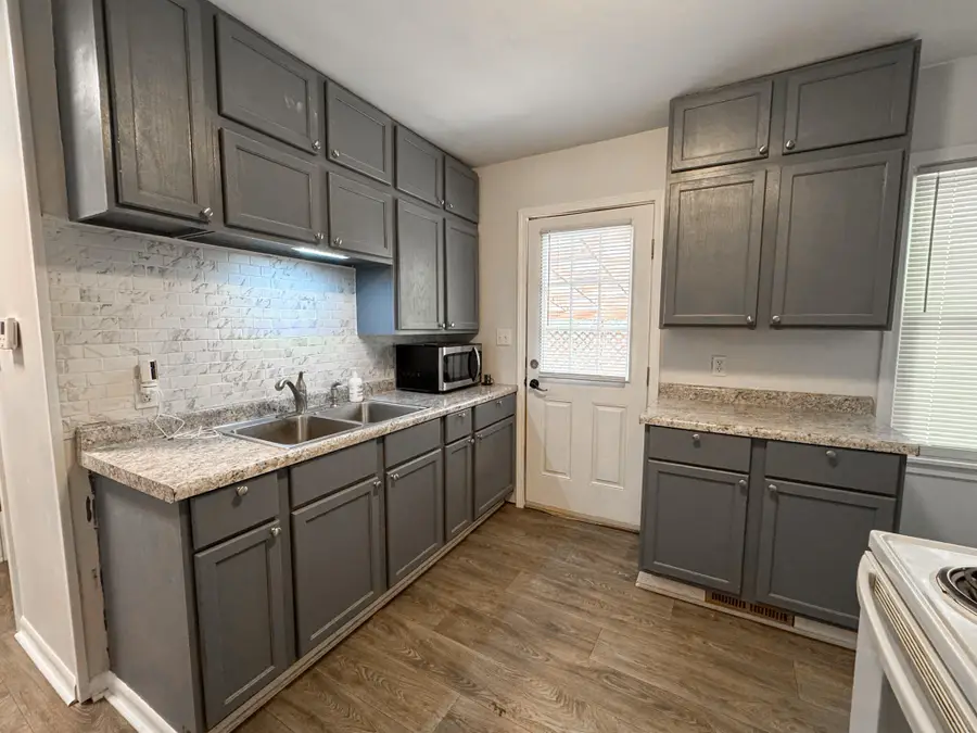 2764 N Fort Avenue, Springfield, MO 65803 - #3