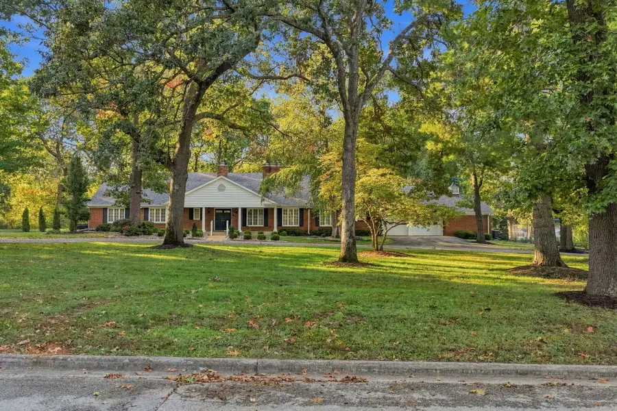 914 W Summit Street, Bolivar, MO 65613 - #2