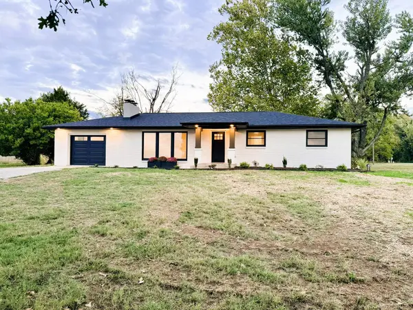 1890 S Carnation Drive, Aurora, MO 65605