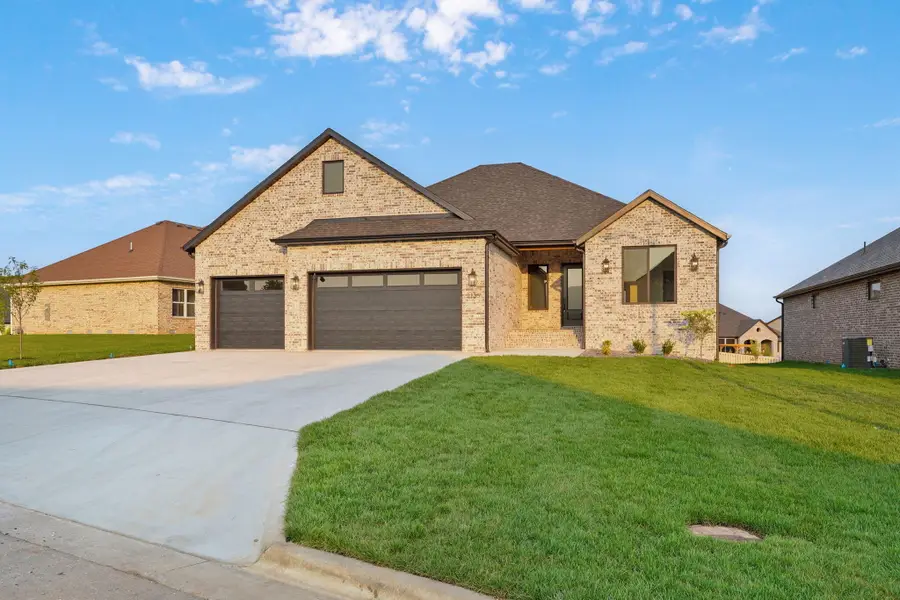 2136 N Sun Valley Drive, Springfield, MO 65802 - #2
