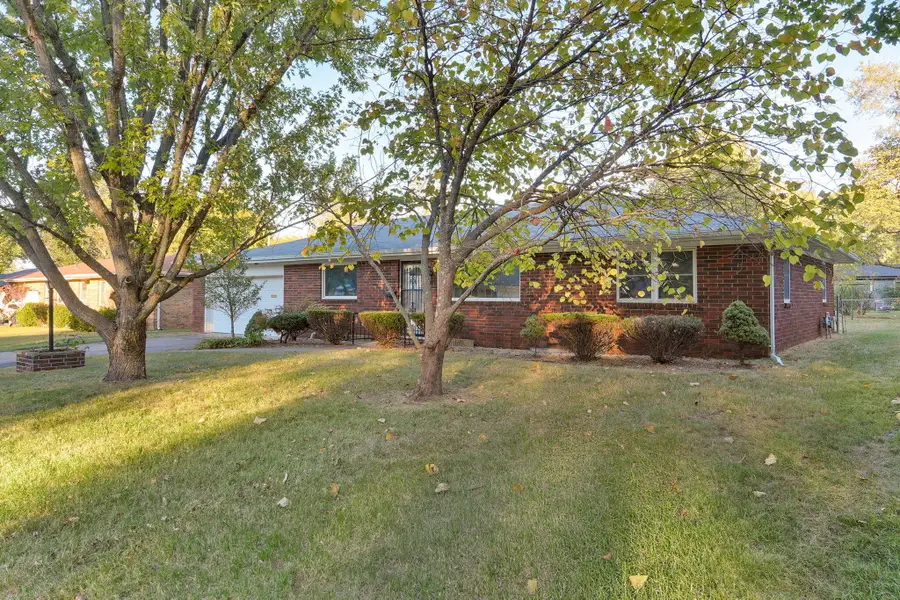 1932 S Westwood Avenue, Springfield, MO 65807 - #2