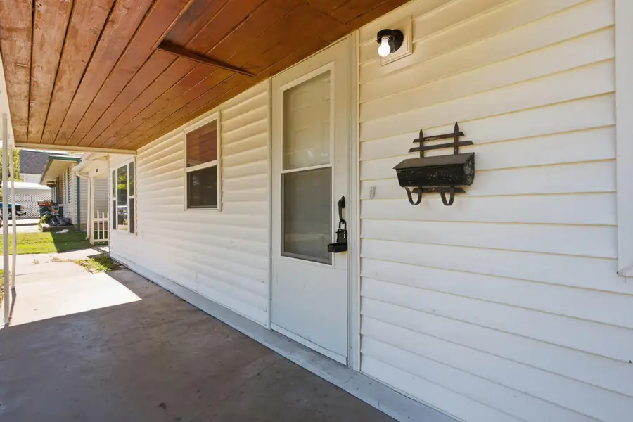 304 N Lincoln Avenue, Monett, MO 65708 - #3