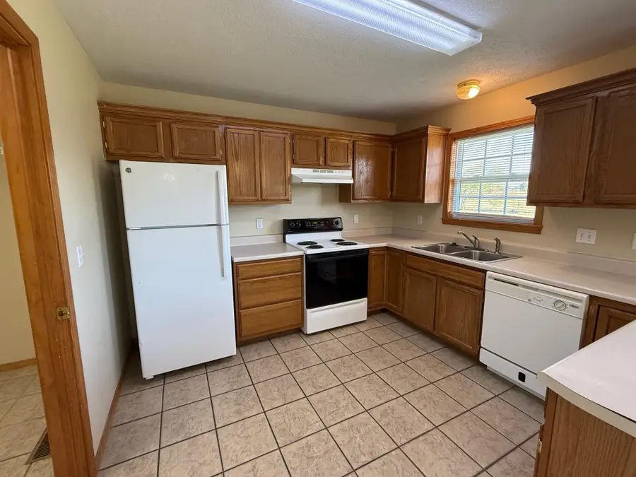 901 Tracy Lane, Mount Vernon, MO 65712 - #3