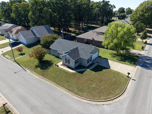 880 W Butterfield Drive, Nixa, MO 65714