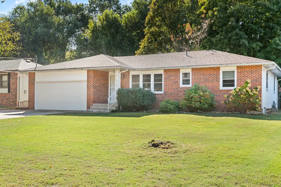 914 E Caravan Street, Springfield, MO 65803 - #3