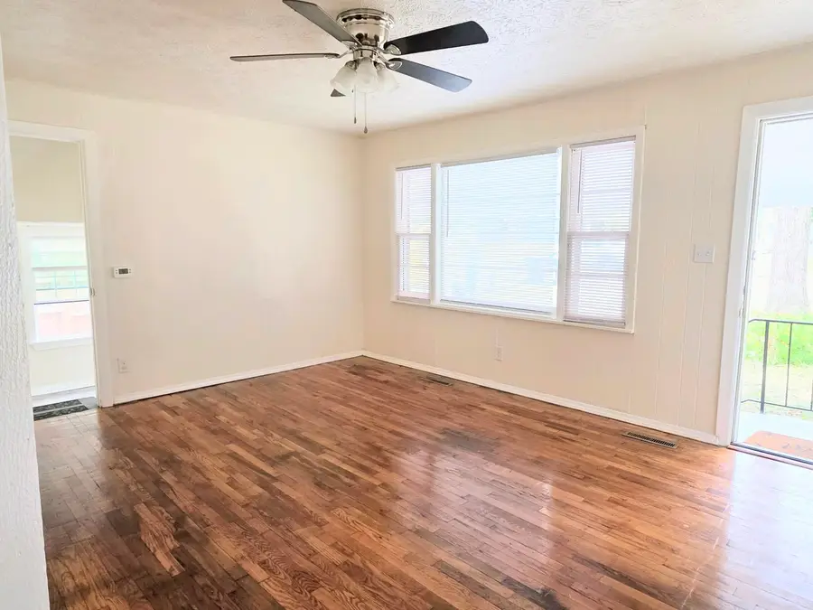 1442 E Blaine Street, Springfield, MO 65803 - #3
