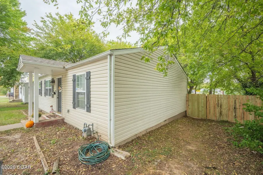 611 S Forest Avenue, Joplin, MO 64801 - #2