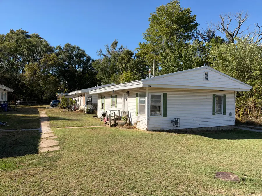 209 N Hamilton Avenue, Mansfield, MO 65704 - #2