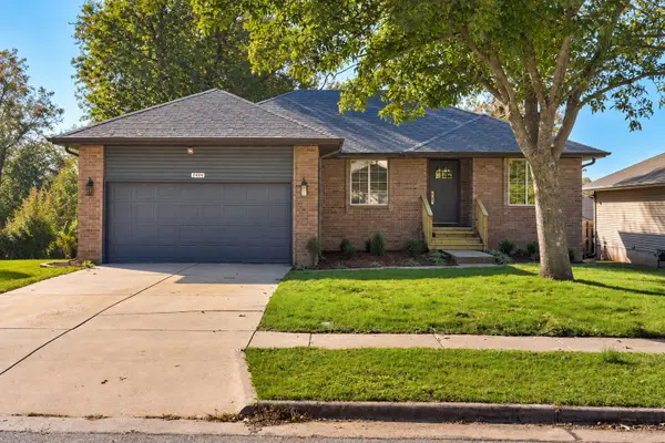 2404 W Rockwood Street, Springfield, MO 65807