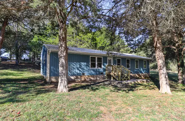 7044 N Flinthill Lane, Springfield, MO 65803