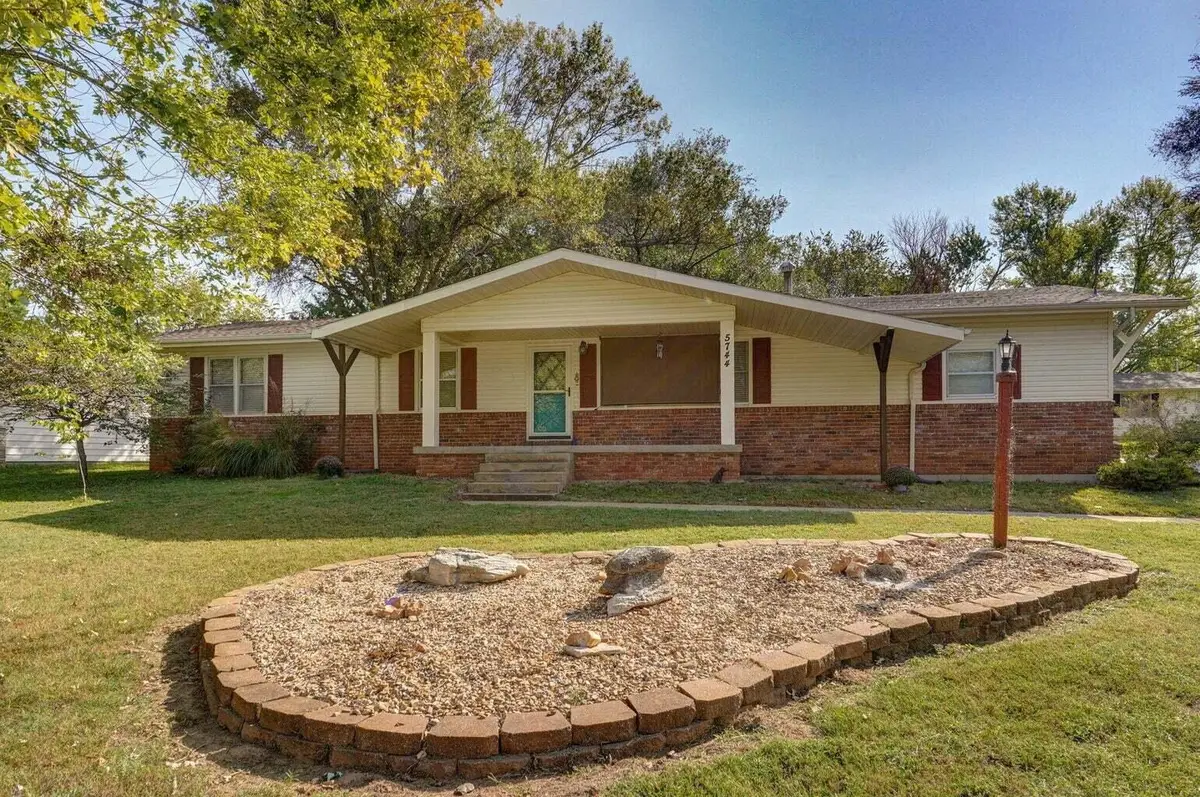 5744 S Roanoke Avenue, Springfield, MO 65810 - #1