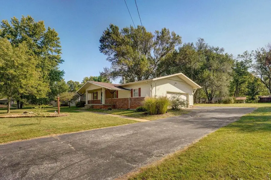 5744 S Roanoke Avenue, Springfield, MO 65810 - #2