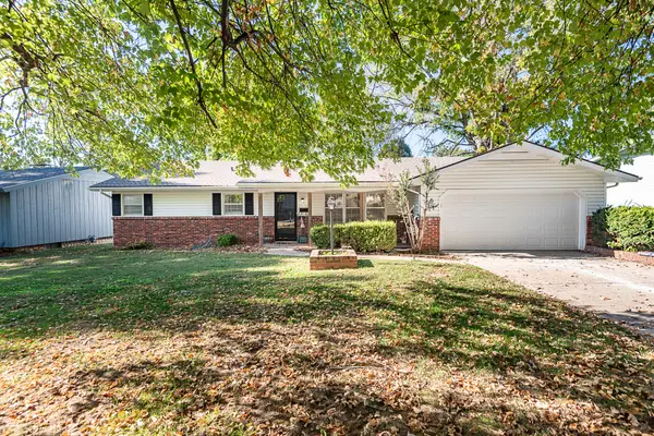 2711 S Claremont Avenue, Springfield, MO 65804