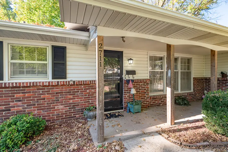 2711 S Claremont Avenue, Springfield, MO 65804 - #2
