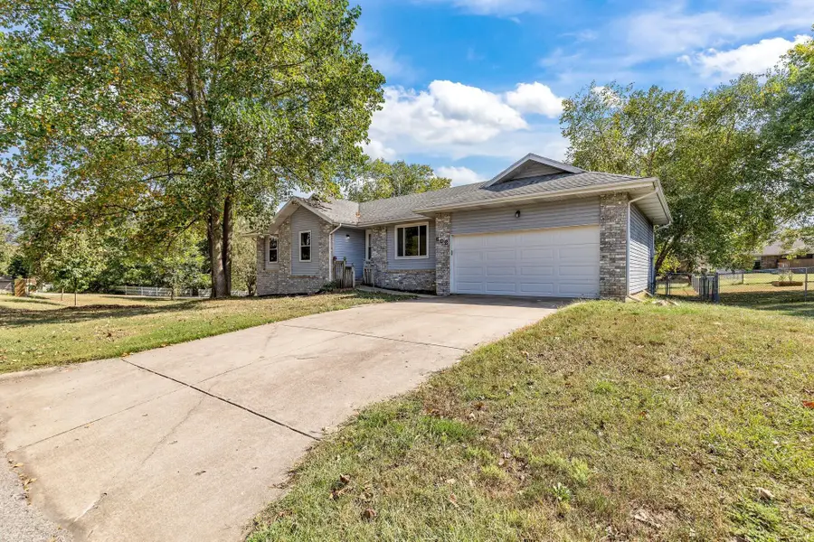 602 E Cherry Street, Nixa, MO 65714 - #2